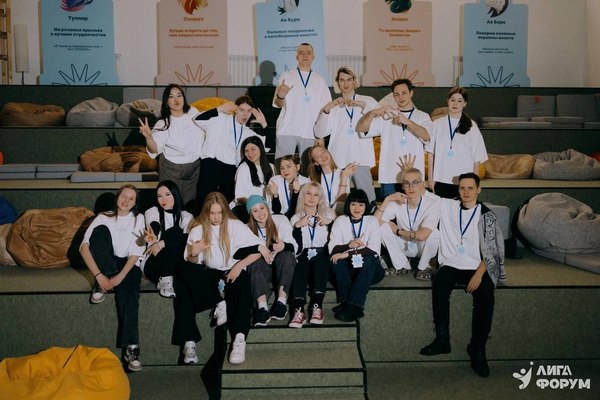 Выжатые, но очень счастливые «лимоны»: первокурсницы-журналисты забрали гран-при «Лига Форума»